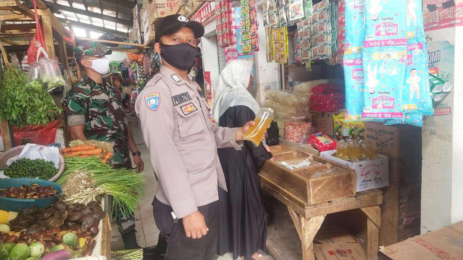 Antisipasi Kelangkaan Migor, Polsek Nanggung Gelar Sidak