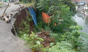 Tujuh Tahun Menanti, Warga Balumbang Jaya Minta Pemkot Bogor Perbaiki Jalan Terdampak Longsor 2017 Tujuh Tahun Menanti, Warga Balumbang Jaya Minta Pemkot Bogor Perbaiki Jalan Terdampak Longsor 2017