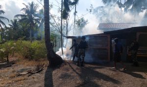 Gencar Cegah Malaria, Satgas Yonif 126 / KC Laksanakan Pengasapan Keliling Kampung Di Perbatasan Papua Gencar Cegah Malaria, Satgas Yonif 126 / KC Laksanakan Pengasapan Keliling Kampung Di Perbatasan Papua