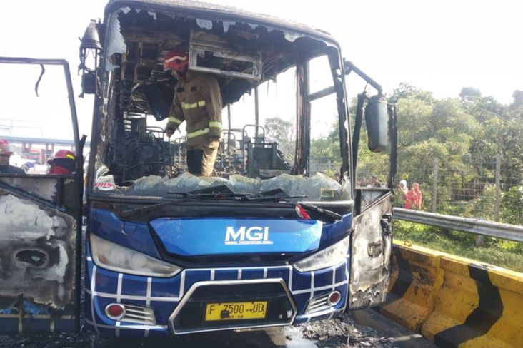 Bus Plabuhan Ratu-Bogor Terbakar di Ciawi