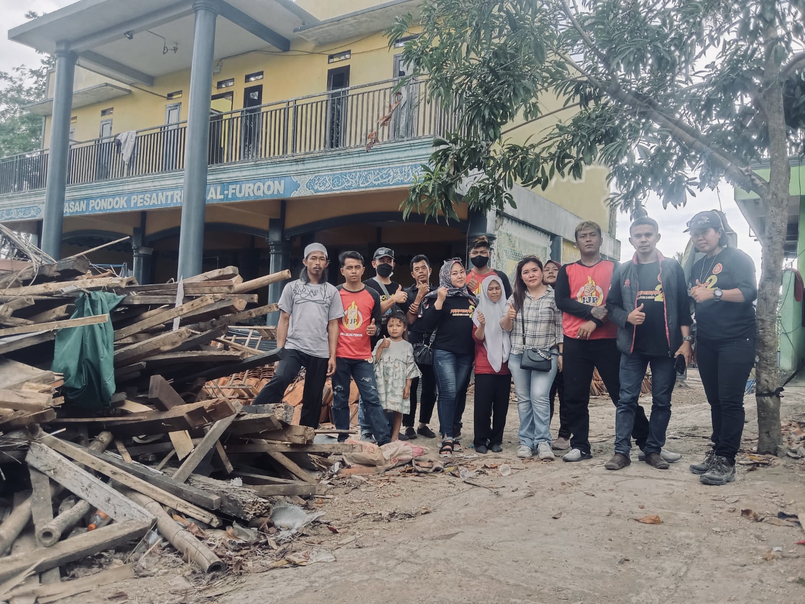 Giat Salurkan Bantuan, IJP Bantu Renovasi Ponpes Al Furqon Giat Salurkan Bantuan, IJP Bantu Renovasi Ponpes Al Furqon