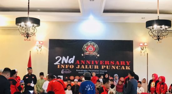 Silaturahmi dan Santunan Anak yatim Info Jalur Puncak IJP Pada Acara 2 tahun Anniversary Korcam Cisarua