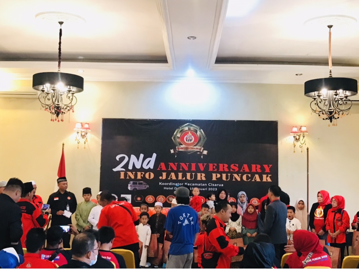 Silaturahmi dan Santunan Anak yatim Info Jalur Puncak IJP Pada Acara 2 tahun Anniversary Korcam Cisarua