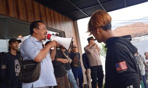 Kembali Demo Depan Cafe Bajawa, FRR Minta Pemkot Bersikap Tegas