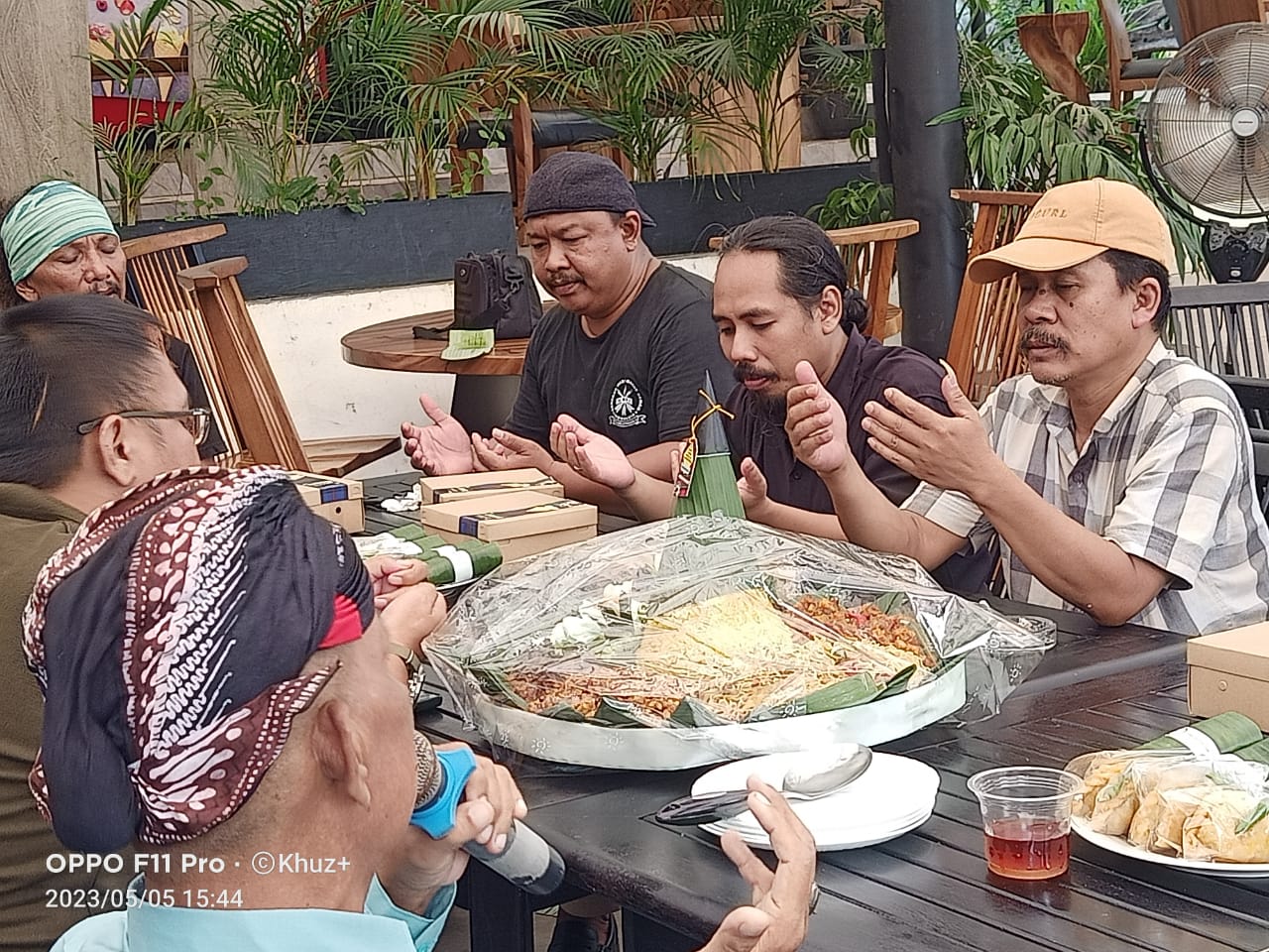 Kelompok Seniman dan Budaya Kabupaten Jepara, Lembaga Jepara Membangun, PHRI Jepara, Ormas GMBI, PEKAT IB, Lindu Aji serta perwakilan yang peduli dengan konservasi pulau Karimun Jawa, Mengadakan Tasyakuran