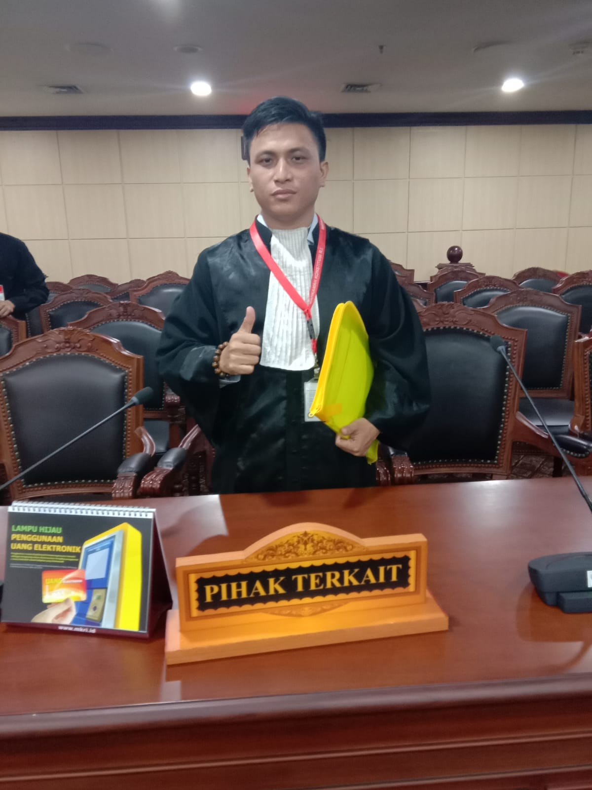 Hukum Progresif Dalam Sistem Peradilan Indonesia Implementasi Politik Hukum