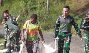Hari Pasar di Intan Jaya Telah Tiba, Satgas 330 Borong Hasil Bumi Milik Warga
