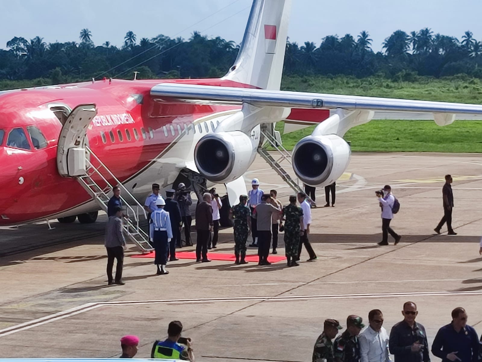 249 Personil Polres Kubu Raya Amankan Jalur Kedatangan dan Kepulangan Presiden RI