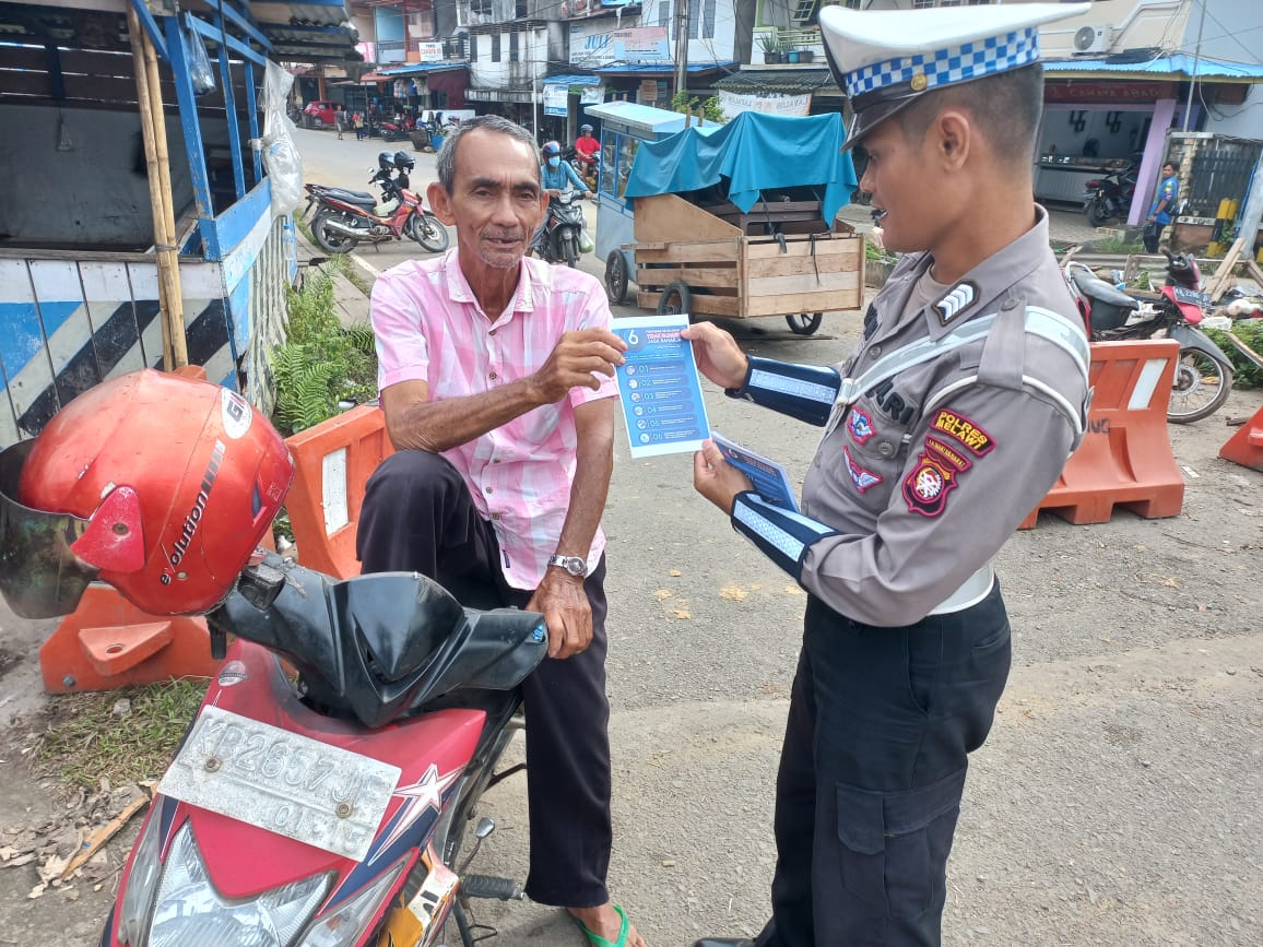 Satlantas Polres Melawi Ingatkan Kesadaran Hukum Berlalu Lintas Kepada Masyarakat