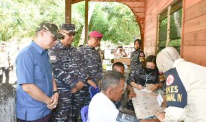 Wujudkan Kesejahteraan Masyarakat, Danlantamal IV Gelar Kegiatan Bakti Sosial di Posal Pulau Abang