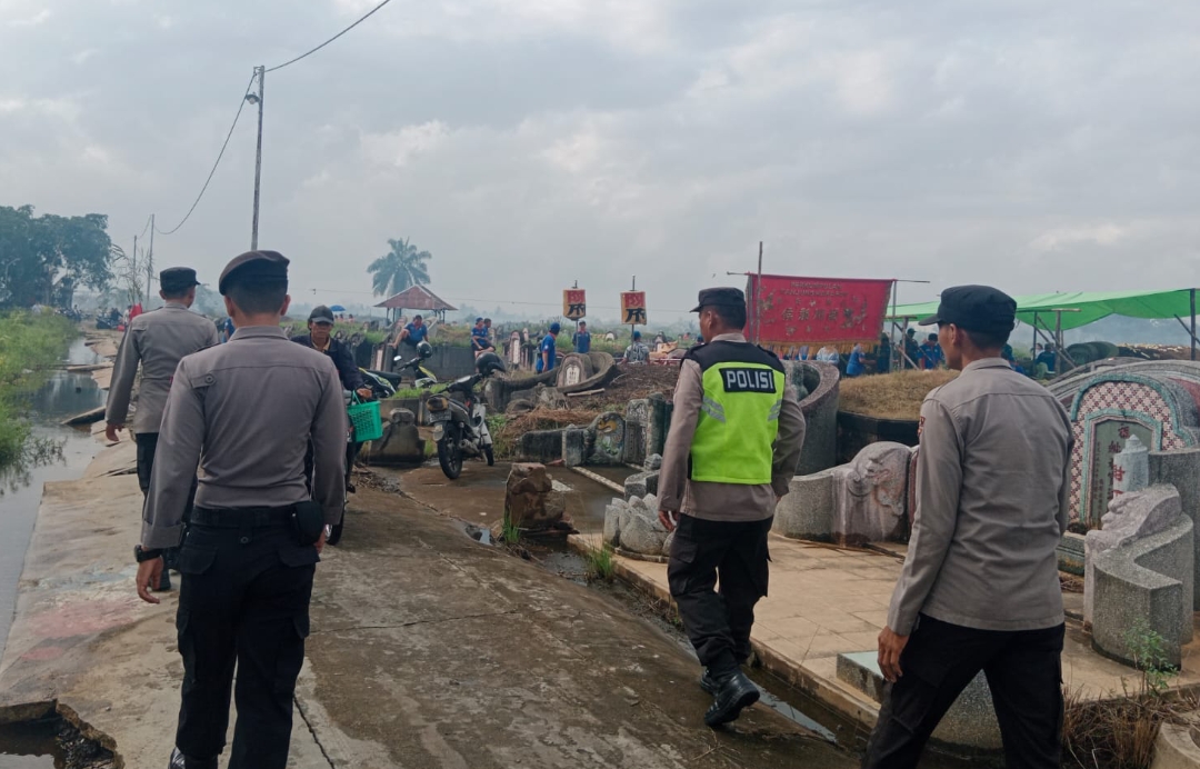 Polisi Amankan Acara Tradisi Cheng Beng 2575