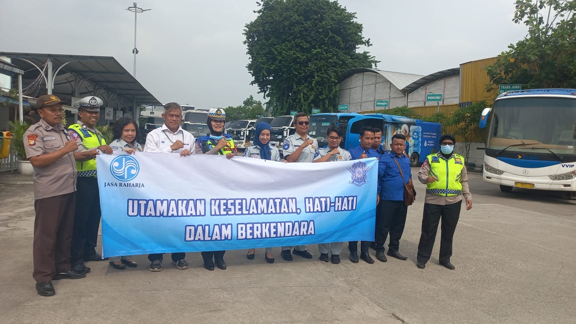 Polri Sosialisasi Pengemudi Bus Damri