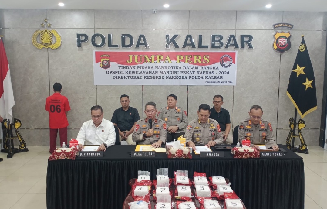 Polda Kalbar Gelar Jumpa Pers Penangkapan Pengedar Narkoba di Pontianak dengan Barang Bukti 15 Kg Sabu