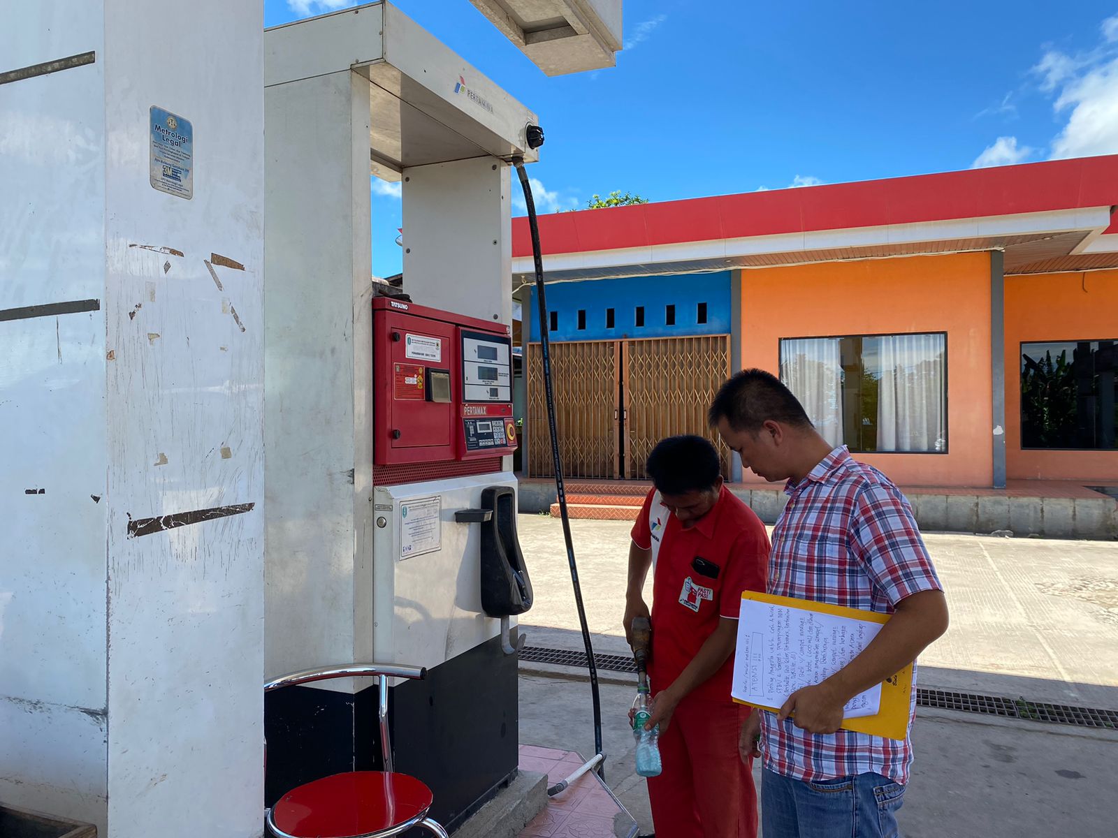 Polres Melawi Lakukan Pengecekan di SPBU Untuk Mengantisipasi Kecurangan Menjelang Mudik Lebaran