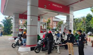Anggota Unit Tipidter Sat Reskrim Polresta Pontianak Lakukan Pengecekan dan Himbauan di SPBU PT. Merita Abadi Sukses di Kota Bar