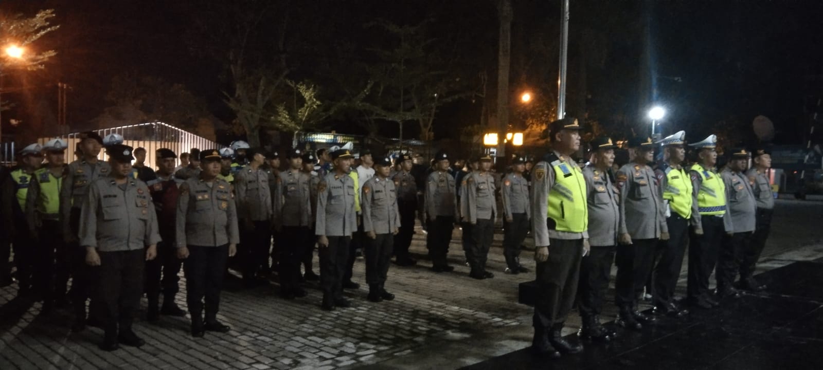Polresta Pontianak Gelar Apel Malam Minggu Aman Untuk Cegah Kejahatan Malam Hari