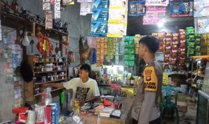 Bhabinkamtibmas Polsek Belimbing Sambangi Warga Penggiat Ekonomi