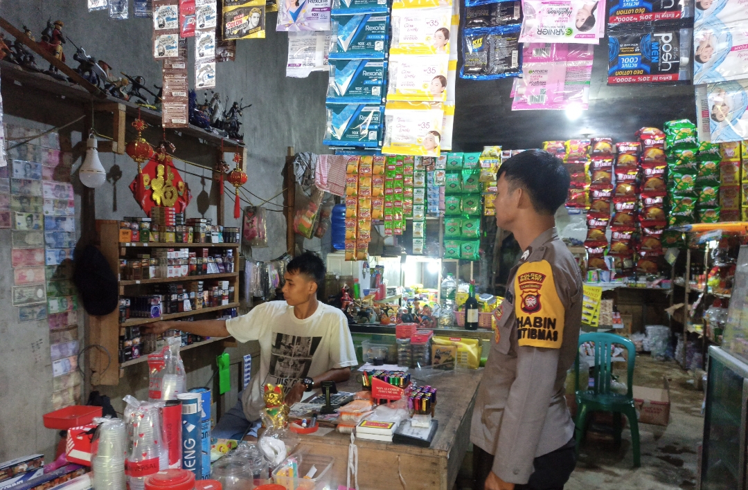 Bhabinkamtibmas Polsek Belimbing Sambangi Warga Penggiat Ekonomi