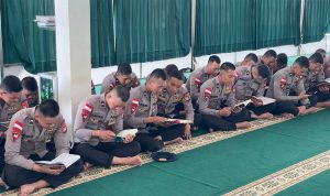 Pertebal Iman, Personel Brimob Kalbar Tadarus Al-Quran