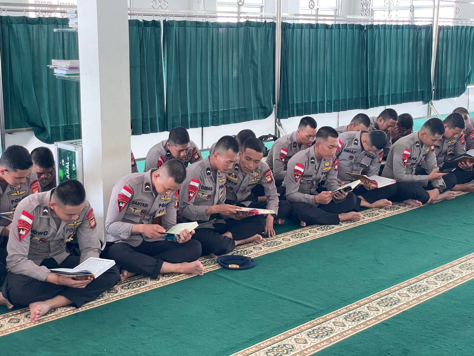 Pertebal Iman, Personel Brimob Kalbar Tadarus Al-Quran