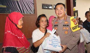Bakti Sosial Ramadhan, Kapolres Metro Jakarta Pusat Bagikan 500 Paket Sembako
