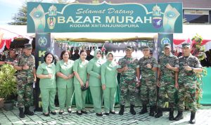 Bantu Prajurit dan Masyarakat Penuhi Kebutuhan Jelang Idul Fitri, Pangdam Tanjungpura Buka Bazar Ramadhan