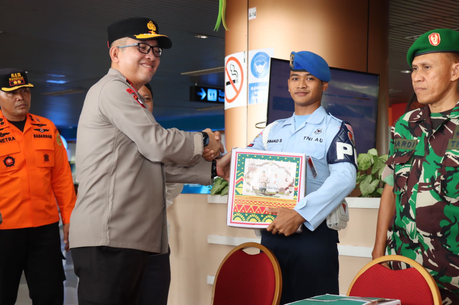 Waka Polda Kalbar Bersama Forkopimda Kalbar Laksanakan Pengecekan Pos Pengamanan Idul Fitri 1445 H