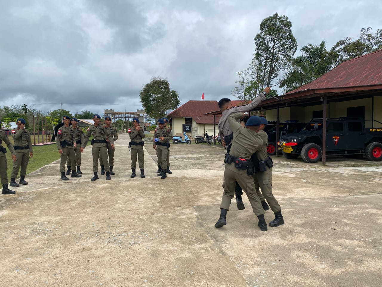 Satbrimob Polda Kalbar Asah dan Tingkatkan Kemampuan Dalam Latihan Pengamanan VIP