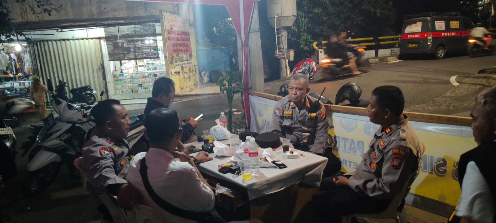 Kanit Binmas Polsek Metro Menteng Sambang Warga Menyampaikan Pesan Kamtibmas