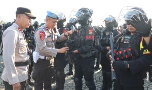 Kapolres Metro Jakarta Pusat Melarang Anggota Membawa Senjata Api Maupun Sangkur Saat Pengamanan di MK