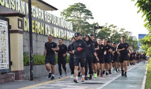 Dansatbrimob Polda Kalbar Pimpin Langsung Olahraga Lari Pagi