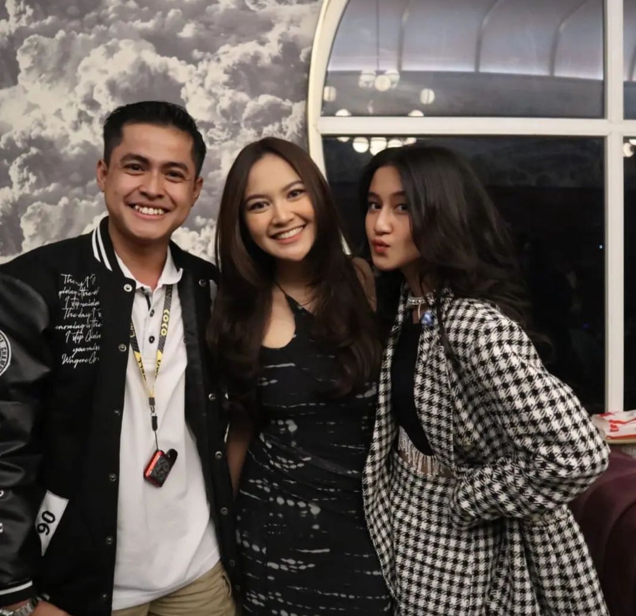 Eru Zudart  Pembaca Tarot Millenial Punya Keahlian Menyamai Hard Gumay