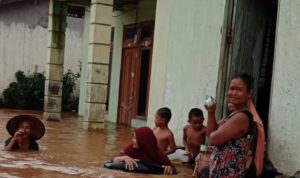Dampak Banjir Bandang Akibat Intensitas Hujan Tinggi di Melawi