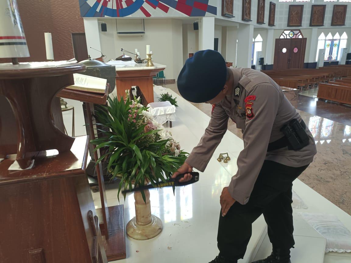 Satbrimob Polda Kalbar Terjunkan Personel Jibom di Setiap Gereja Berikan Rasa Aman