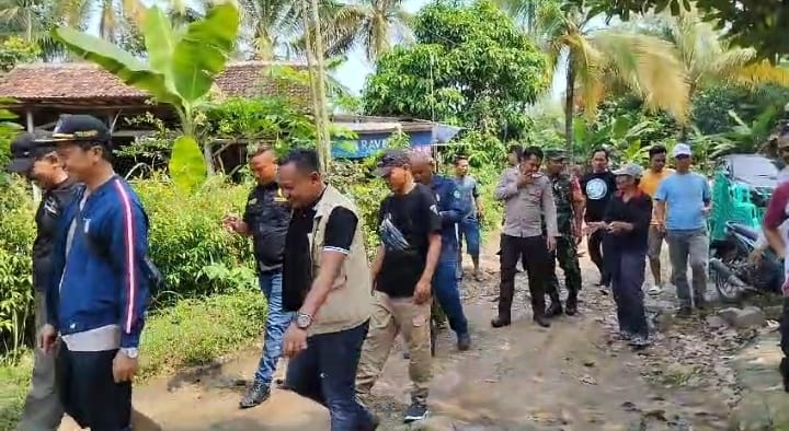 Forwatu Banten Dampingi DPRKP Provinsi Banten Cek Kondisi Jalan Rusak di Sukadaya