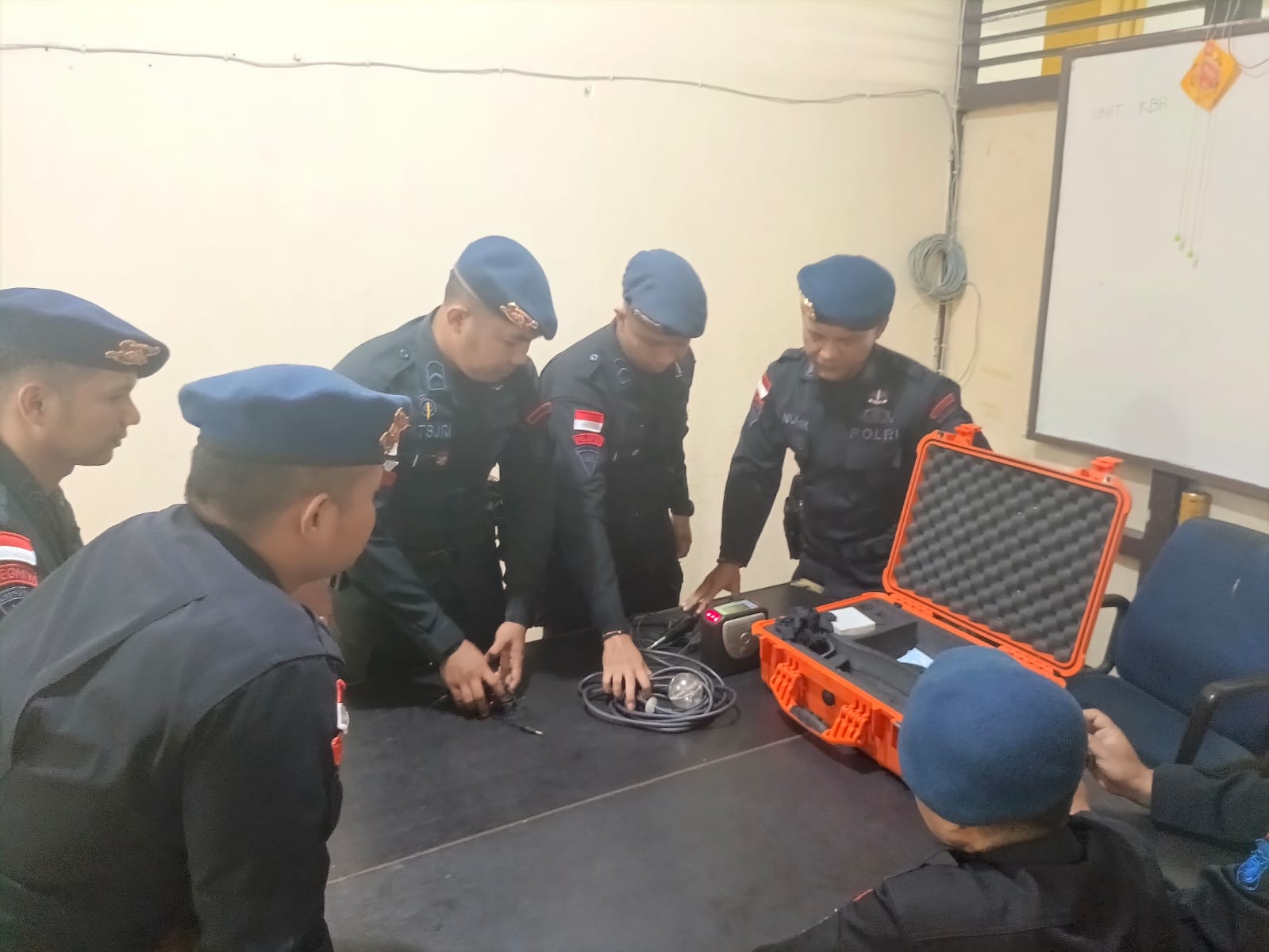 Latihan Pengoprasionalan Almatus KBR (Kimia Biologi Radioaktif) Satbrimob Polda Kalbar