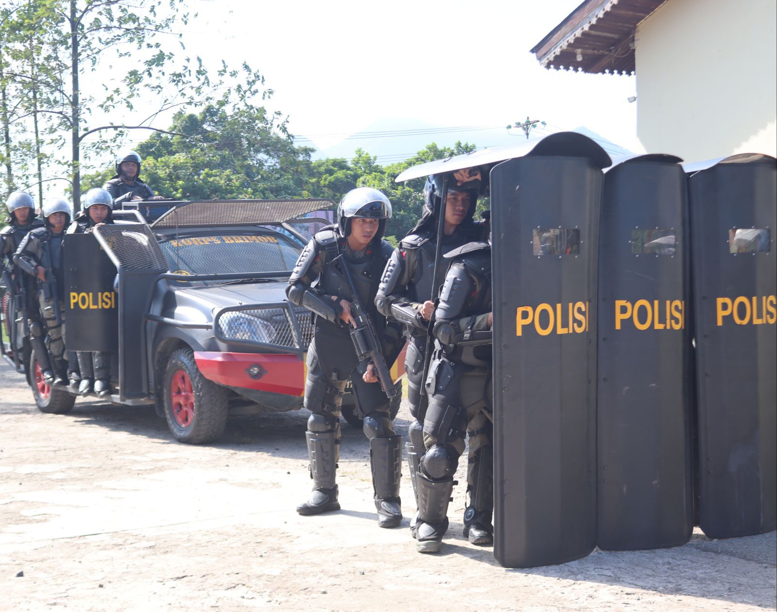 Asah Kemampuan Satbrimob Polda Kalbar Dalam Persiapan Pengamanan Pilkada