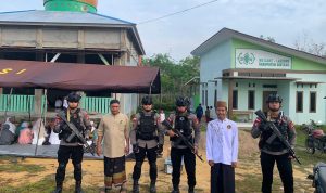 Satbrimob Polda Kalbar Pastikan Keamanan dan Kenyamanan Masyarakat Yang Melaksanakan Ibadah Sholat Idul Adha 1445 H