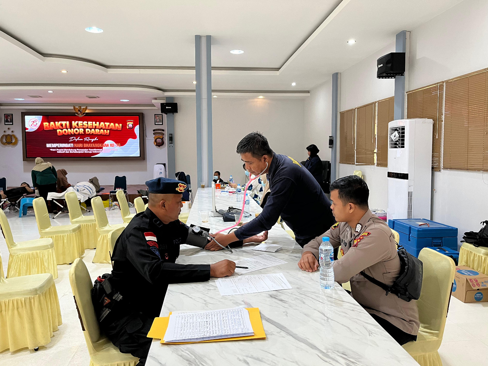 Partisipasi Satbrimob Polda Kalbar Donor Darah Dalam Rangka Hari Bhayangkara