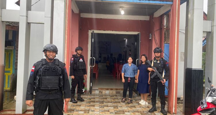 Berikan Rasa Aman Masyarakat Beribadah, Brimob Kalbar Patroli Tempat Ibadah