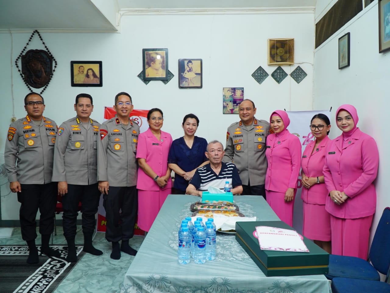 Kapolda Kalbar Lakukan Silaturahmi dan Anjangsana Kepada Sesepuh Polri Polda Kalbar