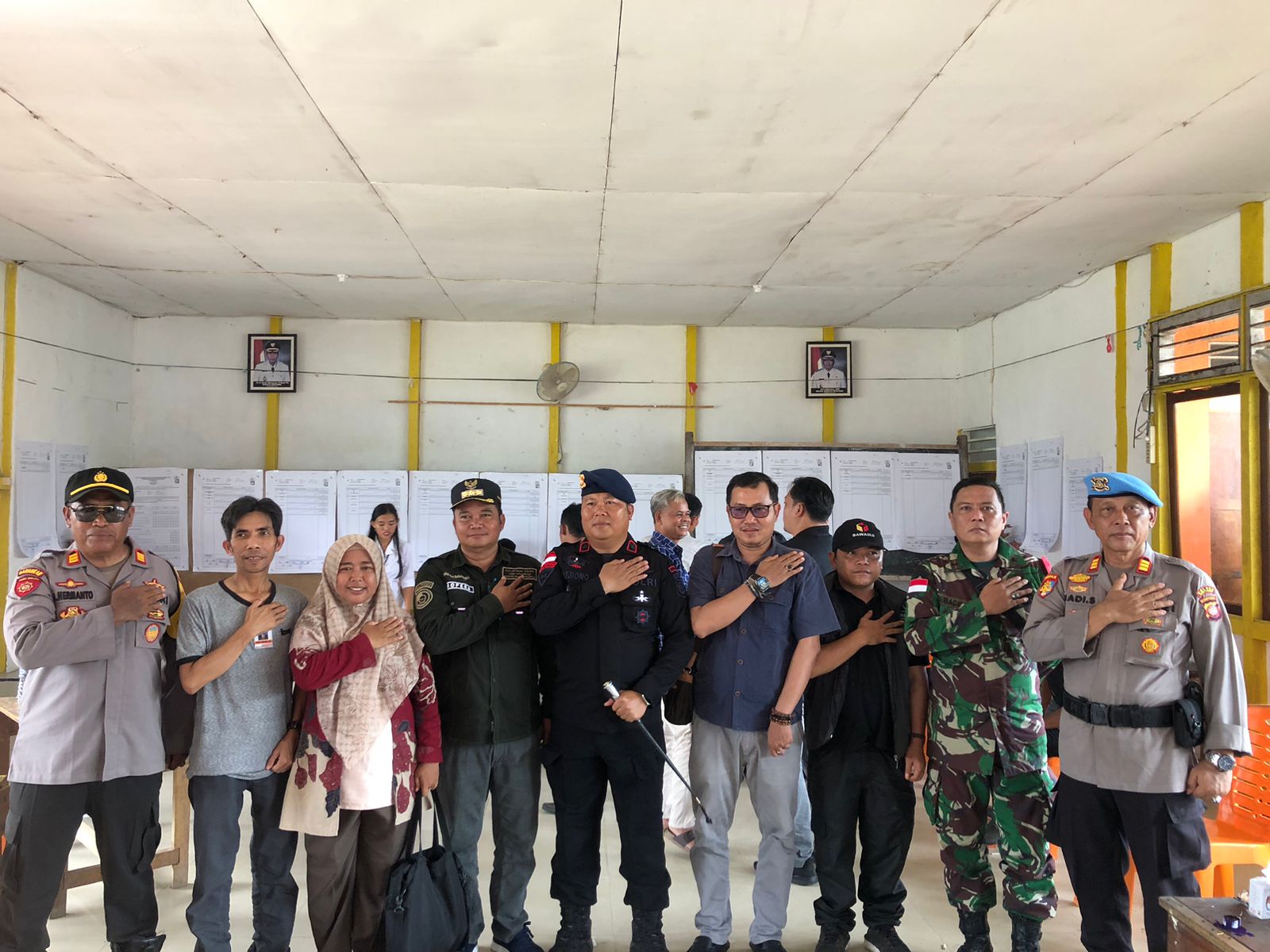 Personel Satbrimob Polda Kalbar Amankan Pemungutan Suara Ulang DPRD Kabupaten Sintang