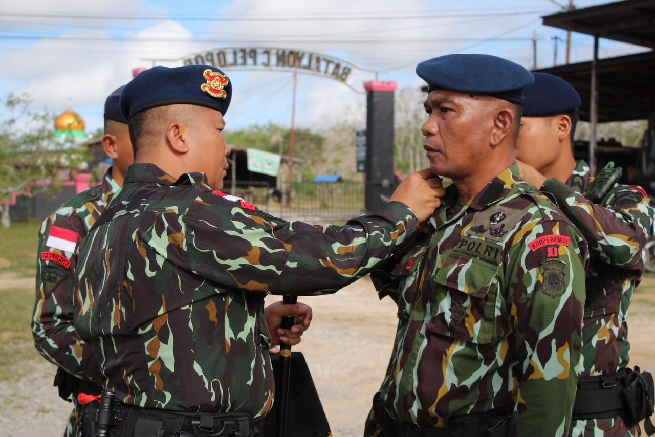 Satbrimob Polda Kalbar Gelar Upacara Kenaikan Pangkat Personil
