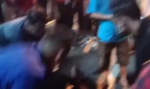 BREKINGNEWS!! Akibat Tumpahan Minyak Solar Satu Pengendara Motor Mengalami Kecelakaan