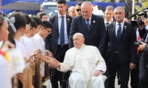 Penuh Euforia, Pesan Paus di Misa Akbar GBK: Jangan Mudah Menyerah Penuh Euforia, Pesan Paus di Misa Akbar GBK: Jangan Mudah Menyerah