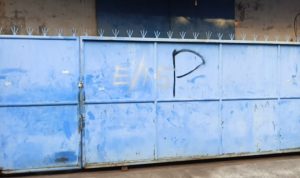 Sebuah Gudang Di Blok E Di Duga Di Jadikan Tempat Penyimpanan Oli Palsu Sebuah Gudang Di Blok E Di Duga Di Jadikan Tempat Penyimpanan Oli Palsu