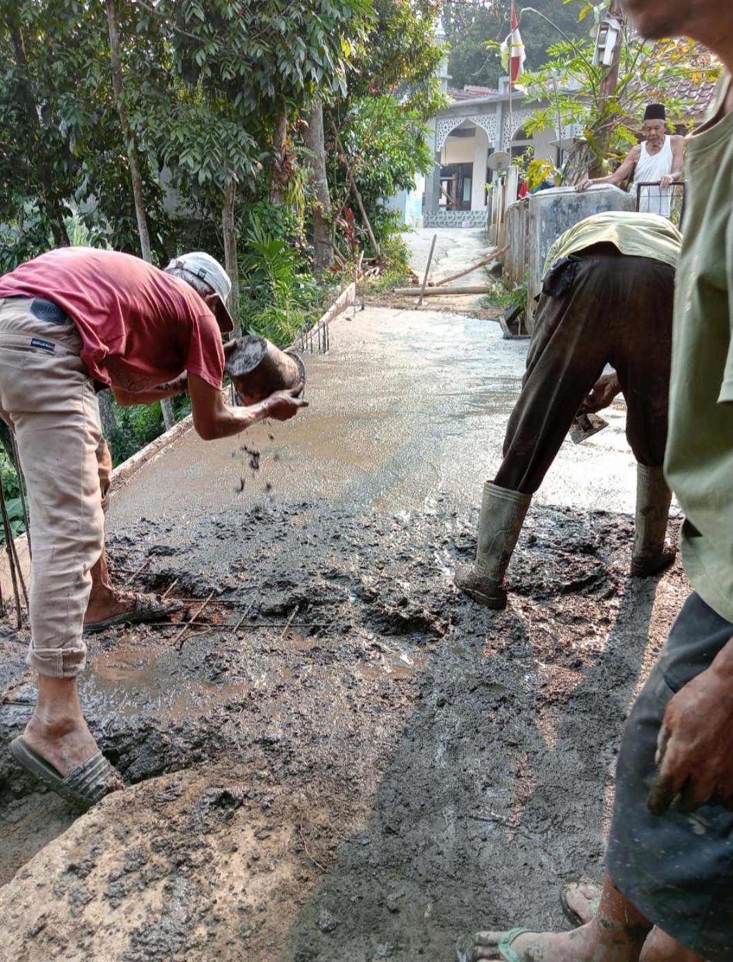 Realisasikan DD Tahap 2 2024, TPK Desa Ciburuy Optimalkan Kualitas Infrastruktur dan Maksimalkan Swadaya Masyarakat