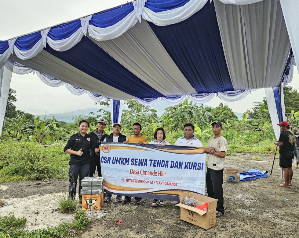 Program CSR UMKM, TFJ Cimande Serahkan Bantuan Tenda dan Peralatan Pesta Kepada Warga