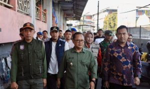 Jelang Nataru, Pj. Wali Kota Bekasi Pantau Harga Bahan Pangan Pokok dan Ketertiban di Pasar Baru