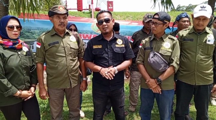 Ketum presidium Forwatu Banten Tinjau Lokasi Sungai Ciujung Yang Diduga Tercemar Limbah Dari PT.Indah Kitat